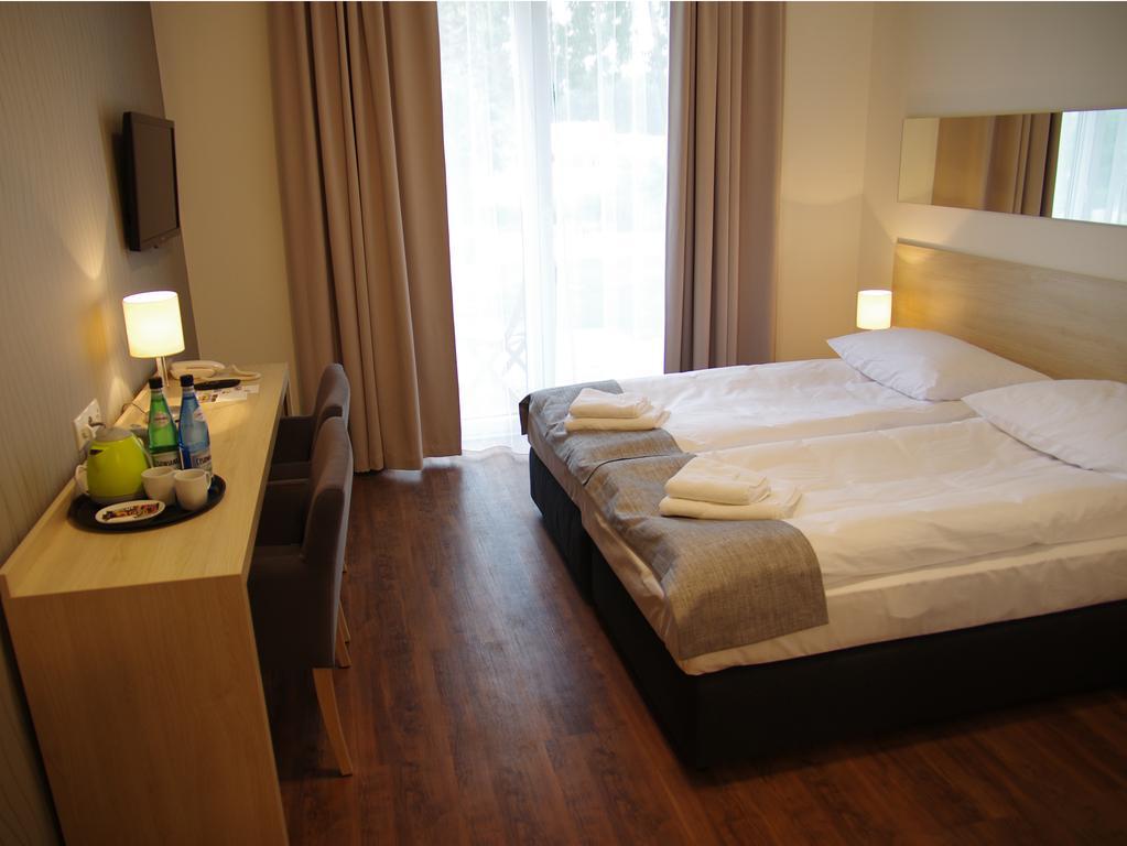 Hotel Унеюв Екстер'єр фото